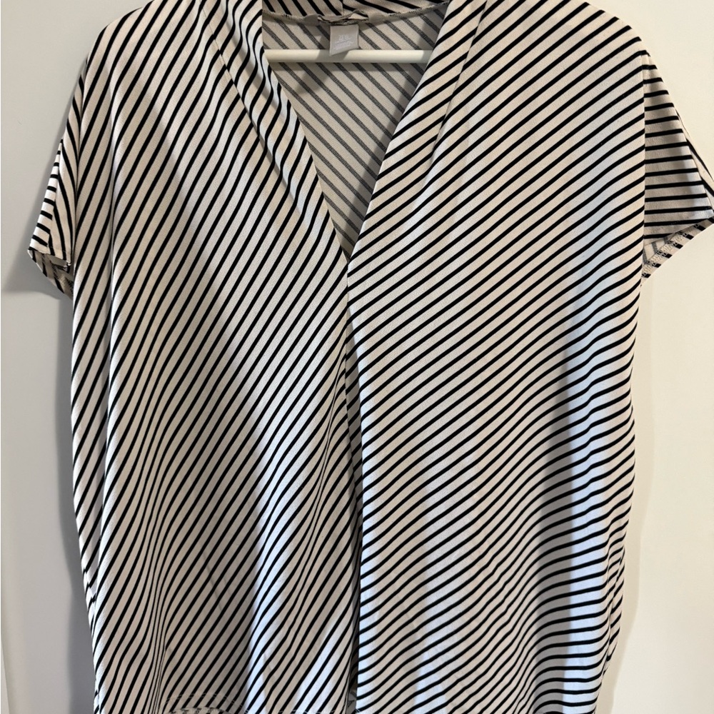 2/20$ H&M Diagonal Striped Button Down Shirt